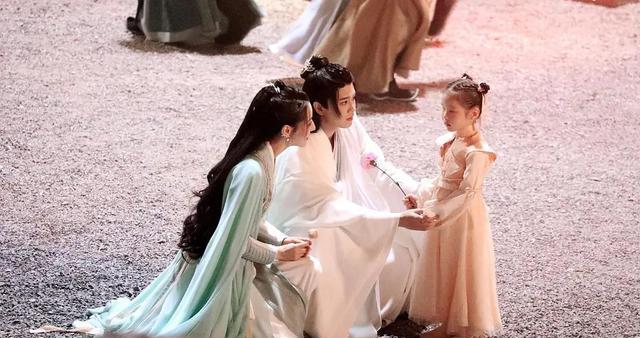 迪丽热巴|都在关注《公诉精英》,却少有人知,热巴还有部电影迟迟未上映