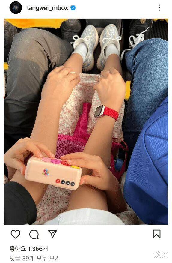 汤唯|汤唯罕见更新动态，晒一家三口合影，女儿挽着爸妈手臂好幸福