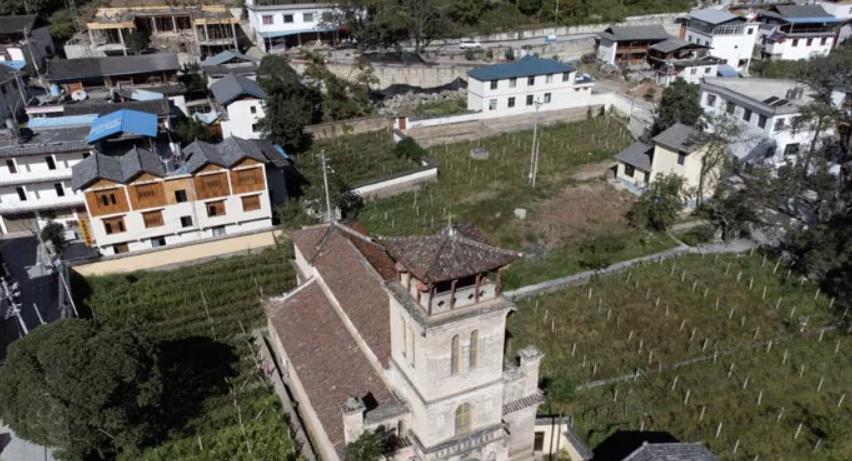 云南|云南“无奈”县城，自驾昆明需13小时，青砖碧瓦，宛若人间仙境