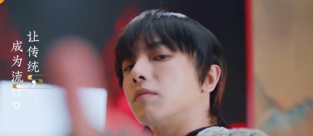 华晨宇|芒果台《春天花会开》曝预告，华晨宇模样大变，牙齿和脸型反差大