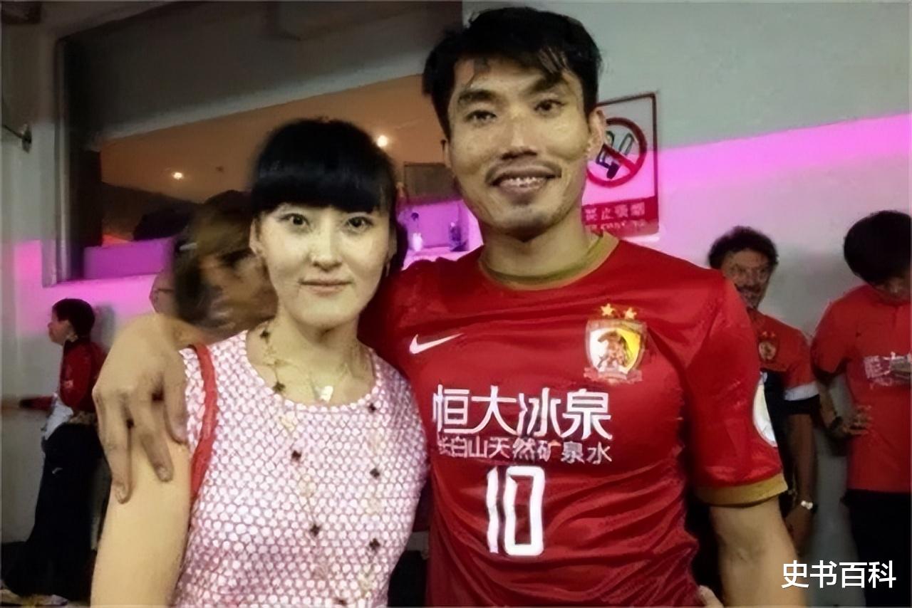 郑智|郑智小7岁娇妻:大学就有8辆宝马车,丈夫年薪千万却不值一提