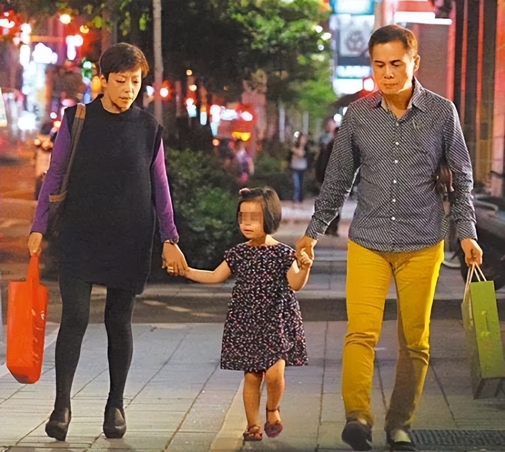 明星|娶小妻子,老来得子的7位明星,满头白发还要赚钱,是福还是祸?