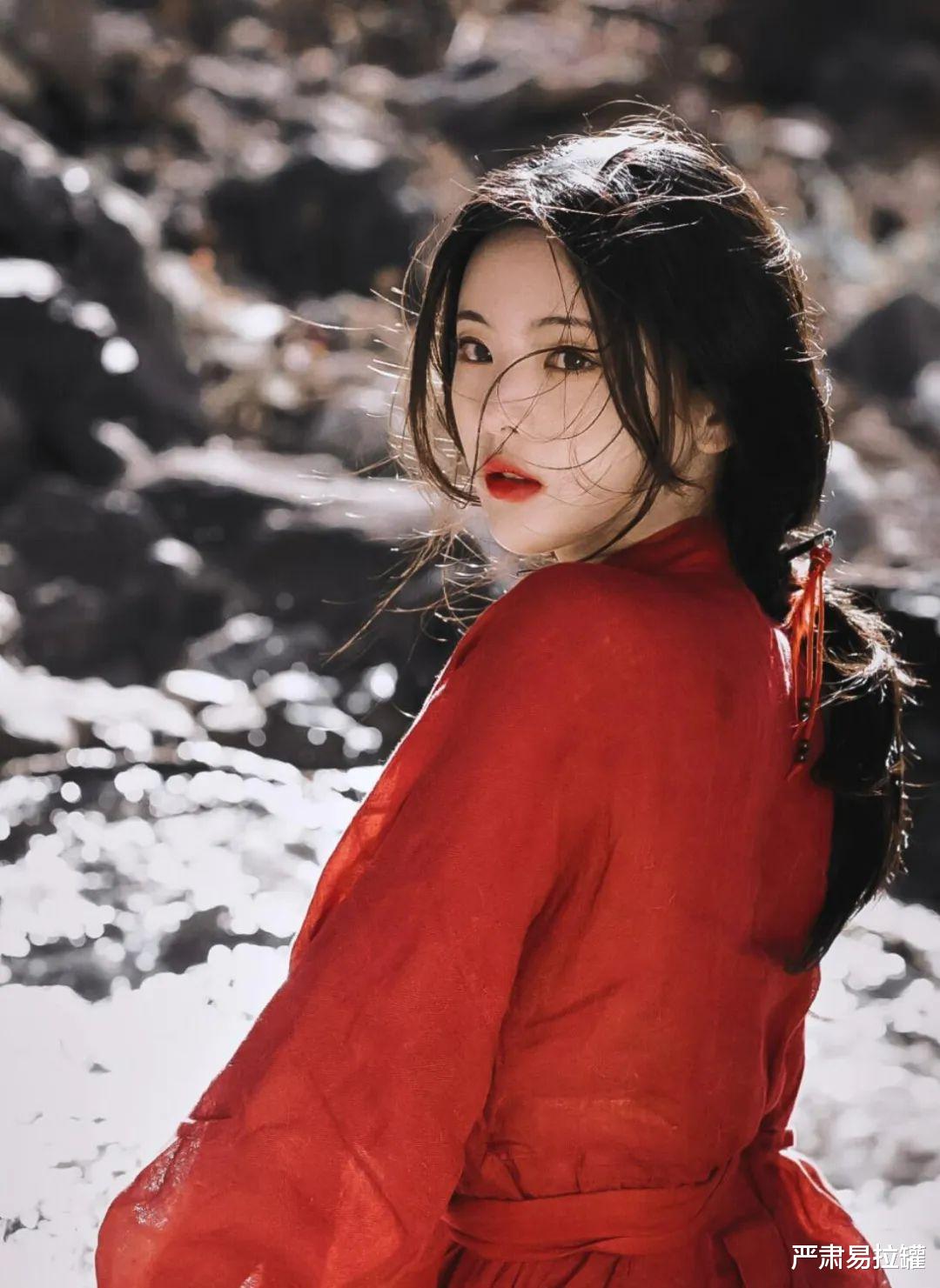 杨超越|李木戈，用杨超越曾舜晞做了个PPT