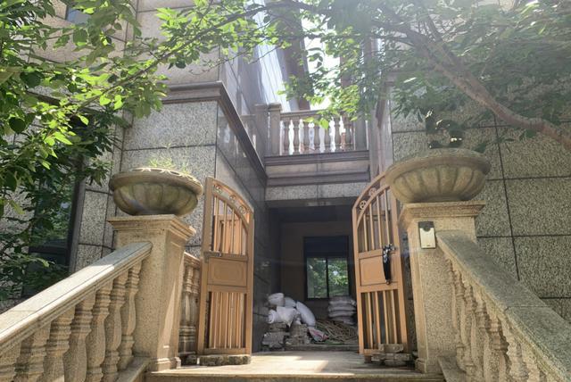 别墅|有钱任性?数十栋“东湖别墅”空置近10年,无人入住!