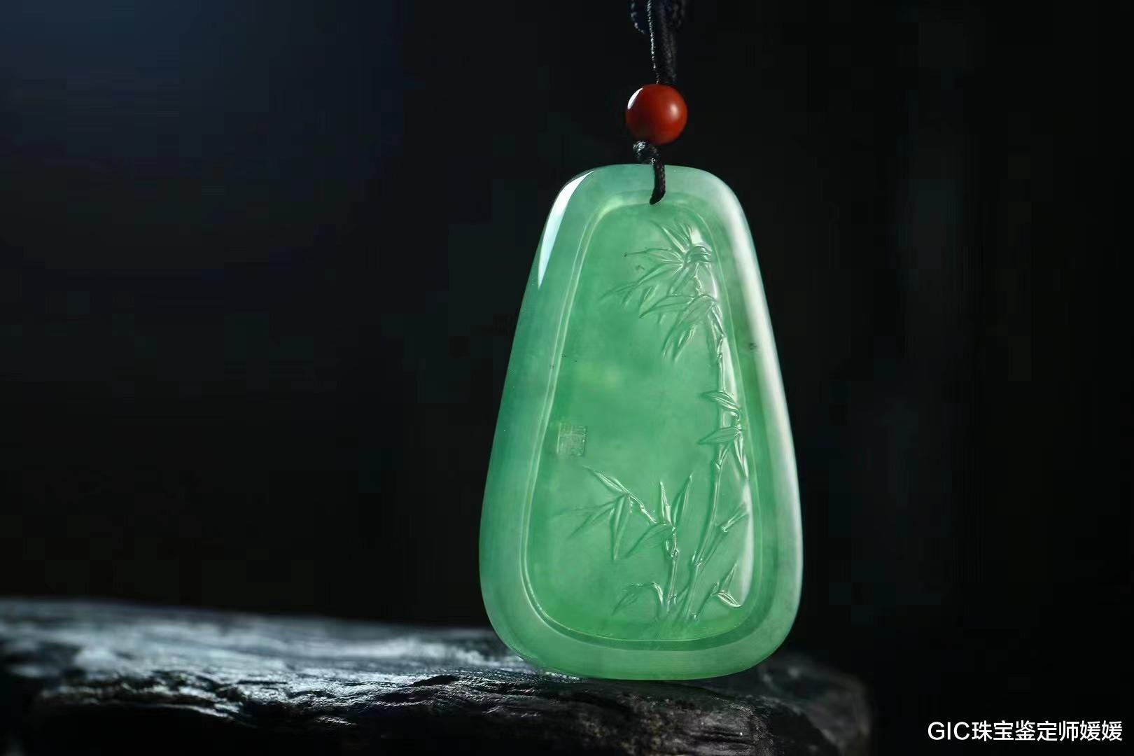 翡翠|这种植物是四君子之一,以此雕刻而成的翡翠首饰,适合所有人佩戴