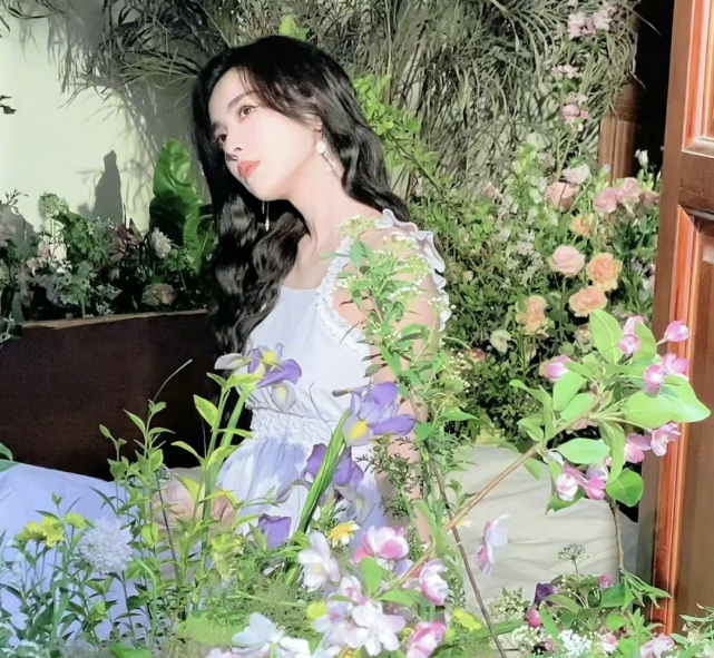 古力娜扎|娜扎和花一起拍摄