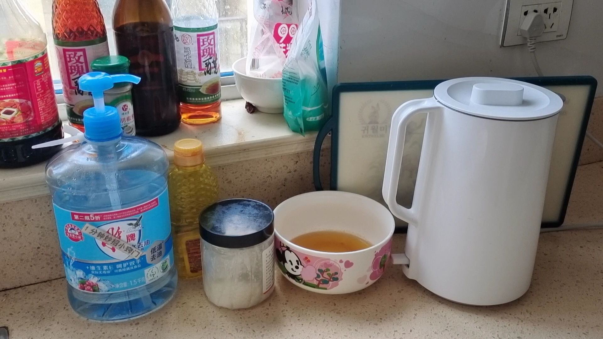 厨房里的“4样”东西，建议定期更换，很多家庭还在用，看看