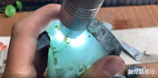 翡翠|现在的翠友都这么豪横吗？用翡翠来雕海贼王？