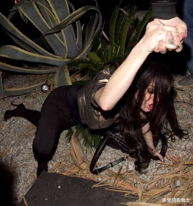 林赛-罗韩|林赛罗韩秀恩爱,从好牌打烂到华丽转身,离开好莱坞救了她的命