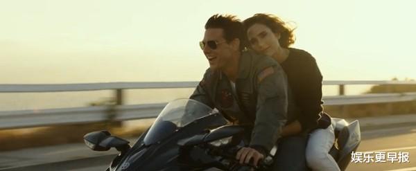 贺军翔|《捍卫战士》热血！贺军翔「重穿经典收藏」 驾轻航机爬升转向超帅