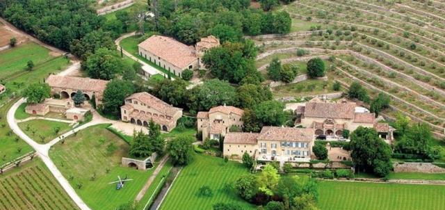 安吉丽娜·朱莉|朱莉和皮特的离婚大战：撕了6年没结束，6个孩子亿万家财实在难分