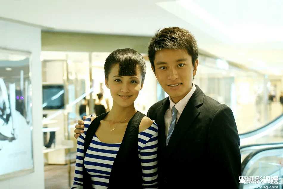 张艺兴|张艺兴资源太好了吧？新剧未播先火？花絮中教袁泉比心甜齁人