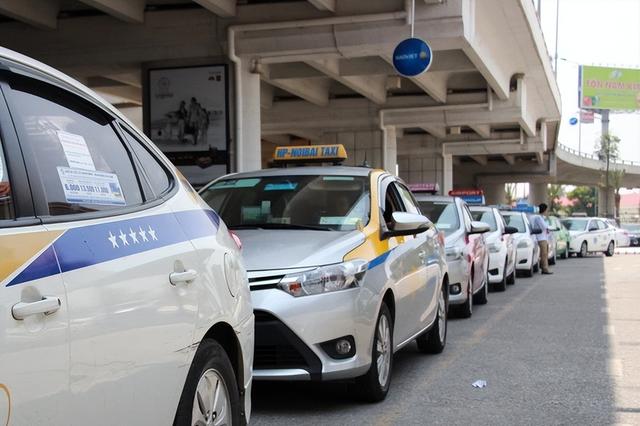 太坑了吧!越南天价出租车,3公里20万