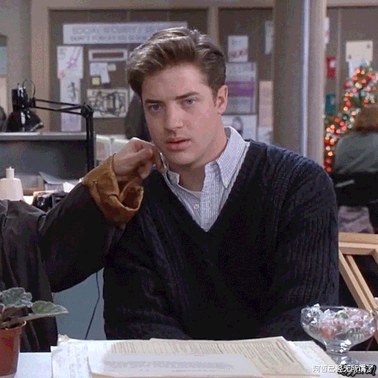 好莱坞|他曾是好莱坞红到发紫的“顶级鲜肉”，如今胖到550斤，头发稀疏