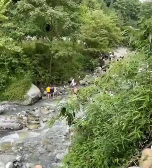 全球山洪爆发成趋势?什么情况?是地球异动吗?