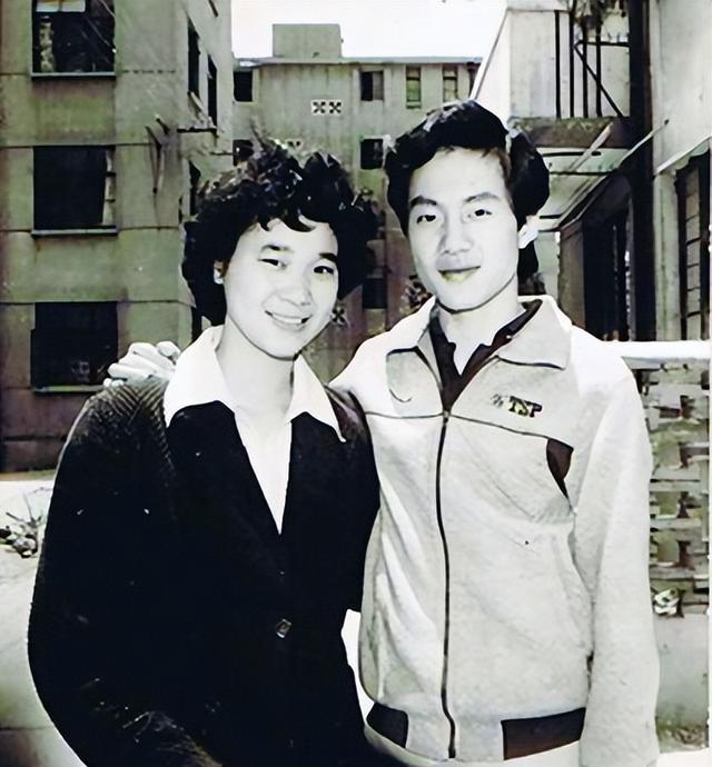 施之皓|国乒最具争议教练？搞地下情被开除，干涉队员恋爱却娶小23岁爱徒