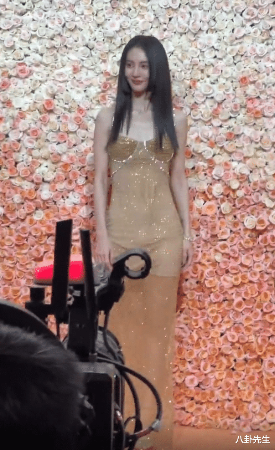 倪妮|17位女星同场比美：倪妮穿得像广场舞阿姨，赵今麦打扮成熟略违和