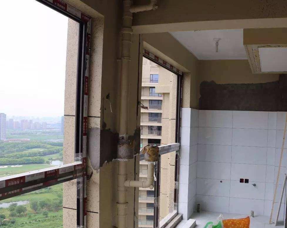 封阳台有4种封窗方法，看完就知道怎么选了，但要注意4个选择建议