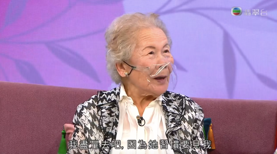 龙套|她60岁才出道,和刘德华周星驰拍了30年戏,成港人最熟悉的“龙套女王”