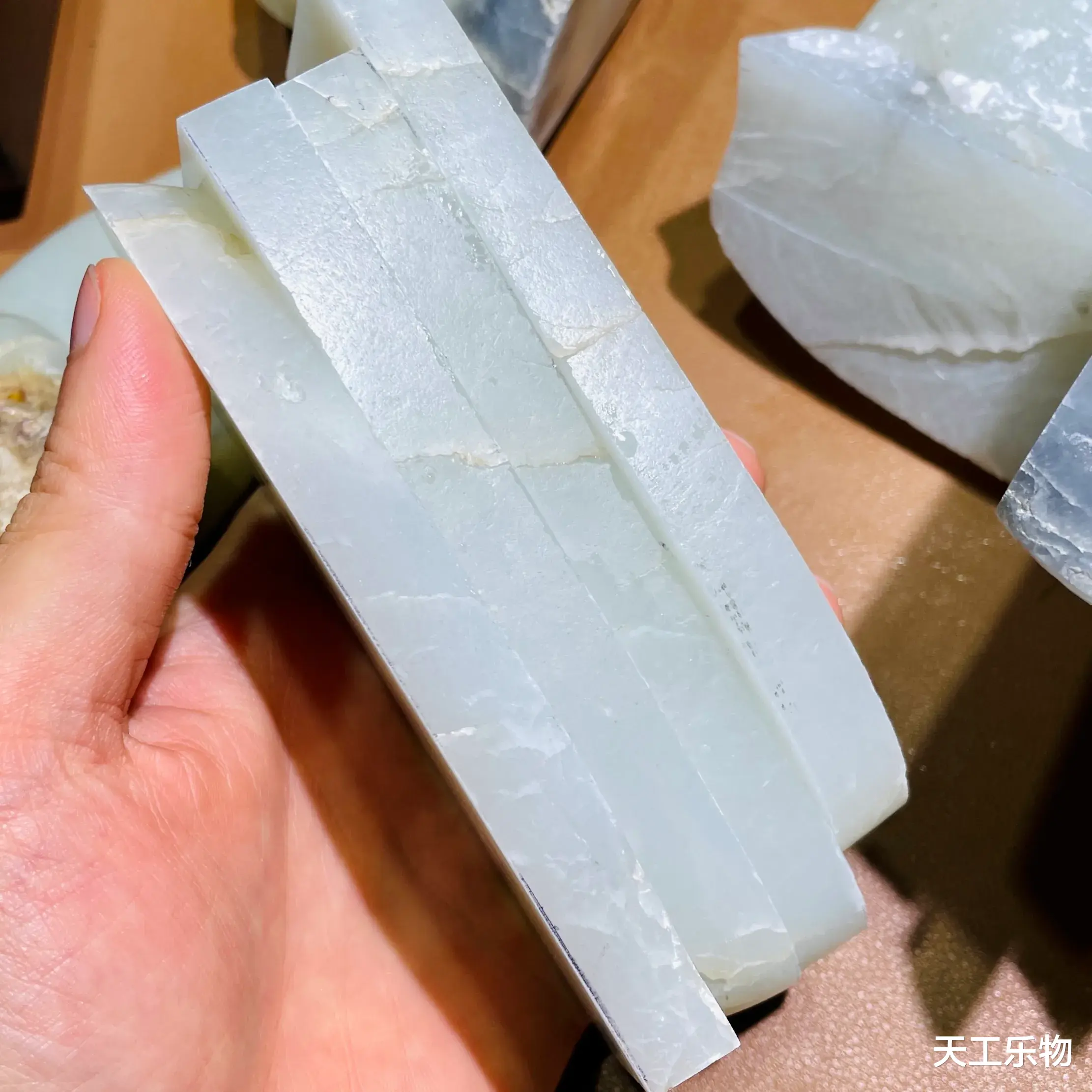 |十公斤的大块青花籽料羊脂玉原石!开不出手镯难道只能车珠子?