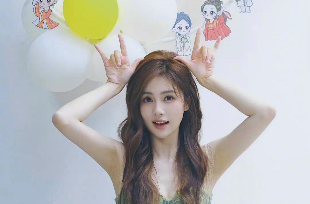 白梦妍|白鹿比张凌赫咖位高,但在学历方面和出身方面,张凌赫比白鹿强