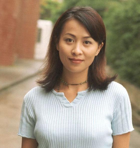 杨志刚|明明是撞脸明星,却一个洋气一个土气,杨志刚那英都这样