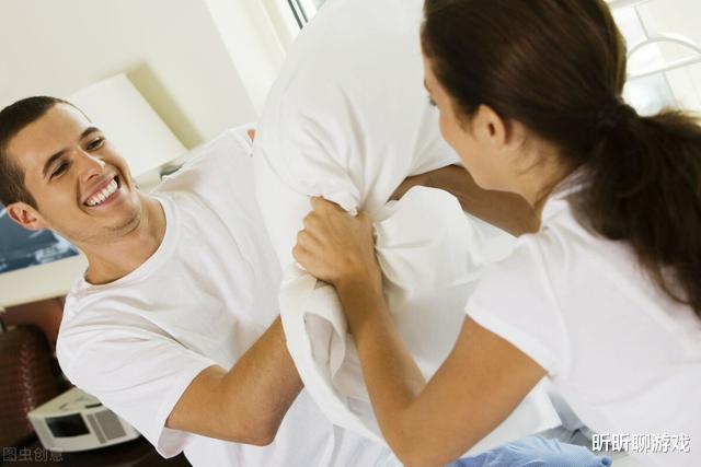 林峰|不想女儿嫁给穷小子，母亲怒甩20万，一年后却后悔了