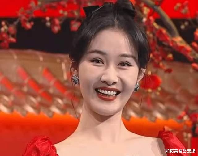 芒果台|为啥芒果主持人断档了,看四小花的脸肿胀程度,只有一位自然脸