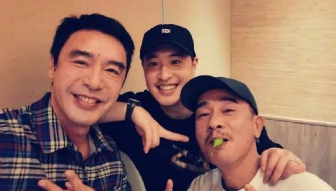 刘谦|该抱孙子的年龄当了爹!7位父爱如山的男星,有的把儿子宠进监狱