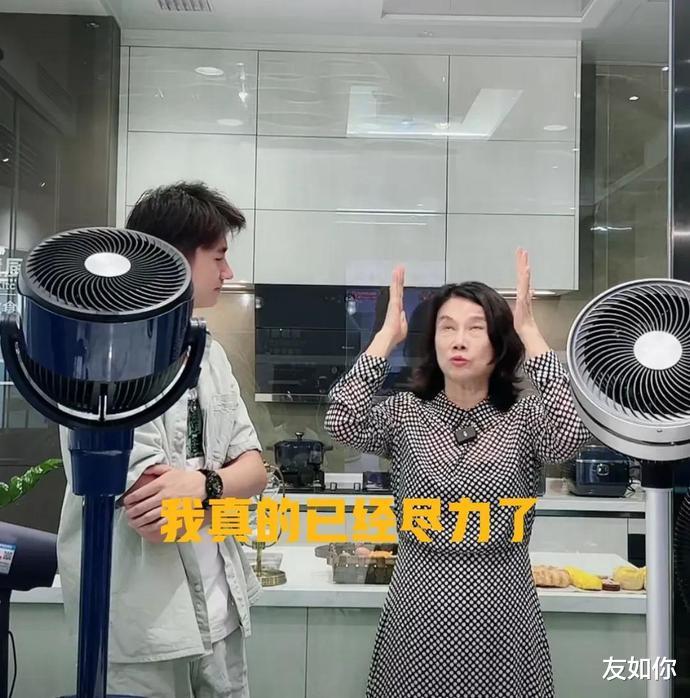 董明珠|董明珠直播卖手机：3000块的价格6000块的配置，员工基本人手一台