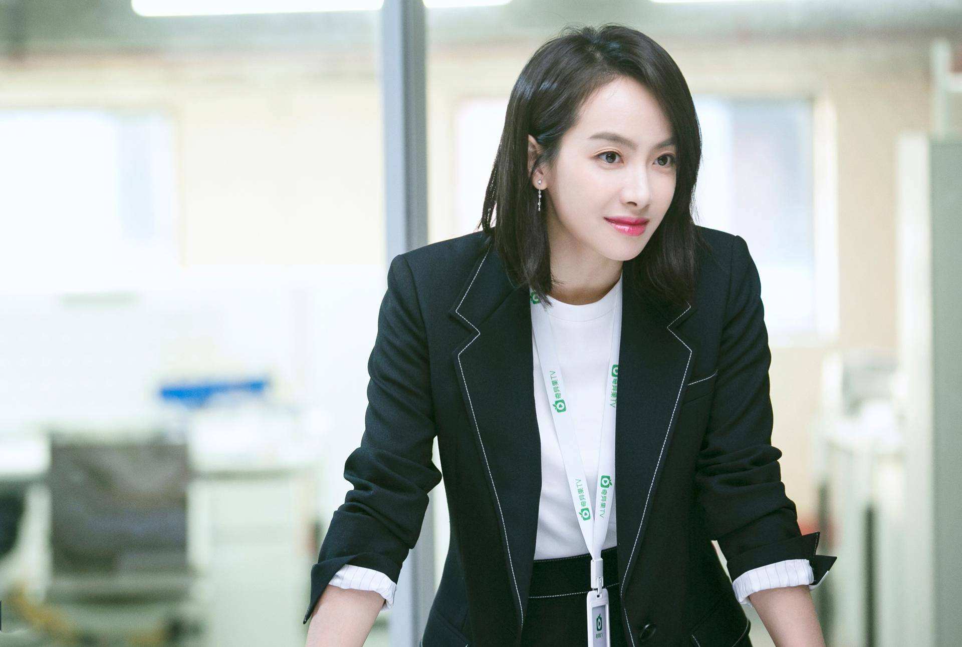 穿衣搭配|泛滥科普：女性穿搭需注意，握手礼仪有3步