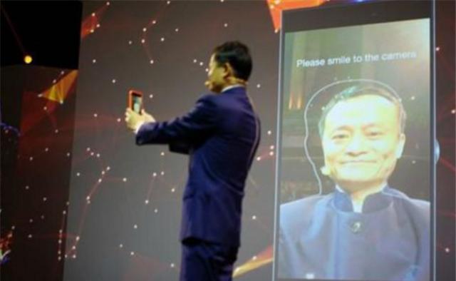 Java|“扫脸支付”真的安全吗？有人用马云照片付款后，弹出了4个字！