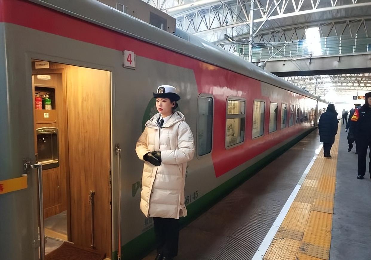 火车|“壕”无人性火车:斥资一个亿,六万一张票,沿途风景美若油画!