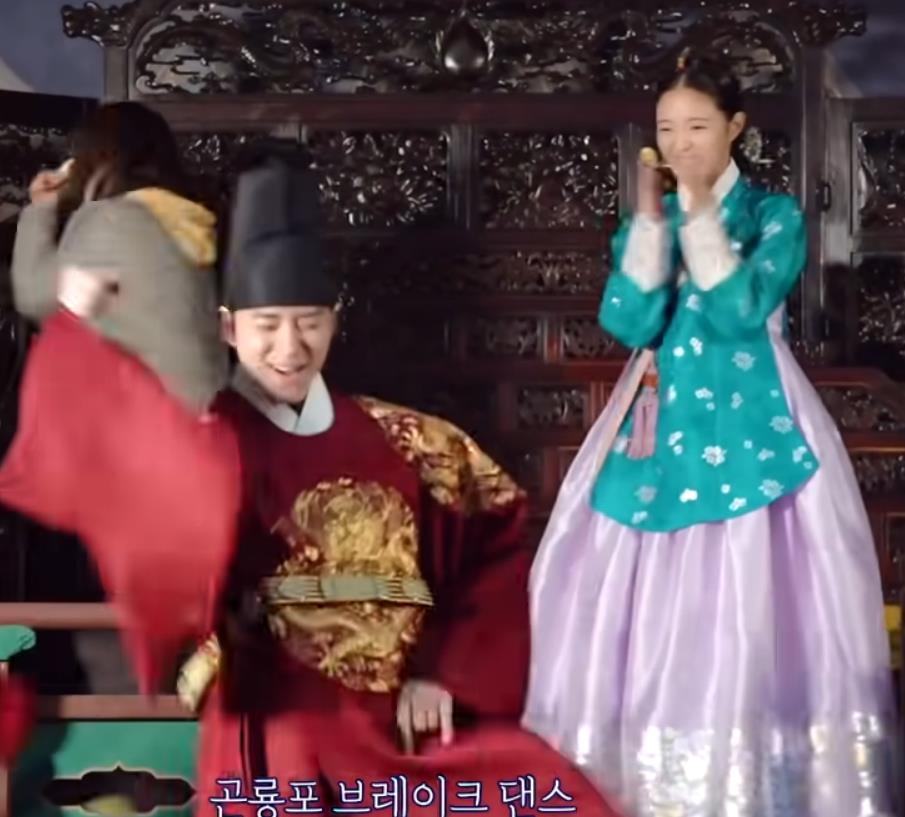 李俊昊|李俊昊、李世荣履行约定，《衣袖红镶边》蒜德CP合体再营业！