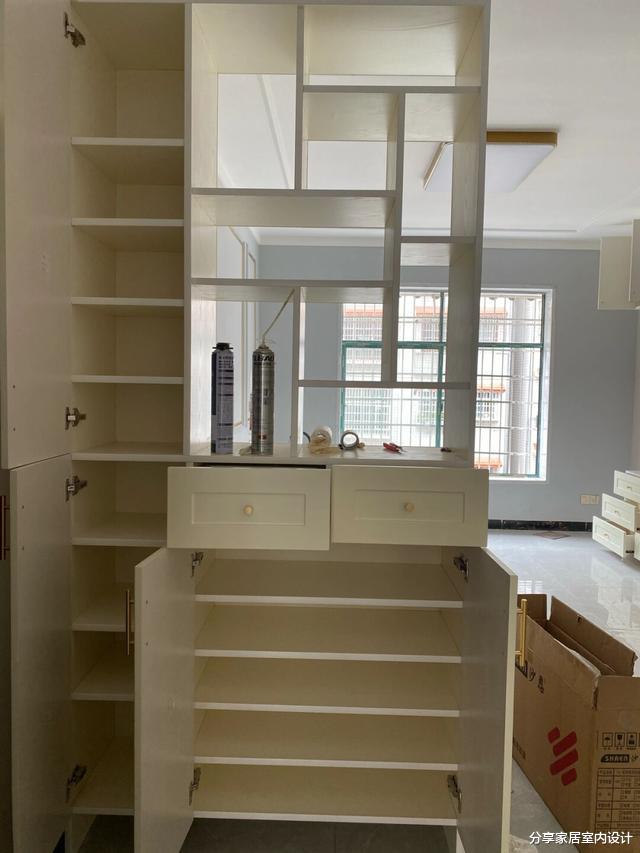 她第一次装修新房，自己设计，全屋请木工师傅打柜子，非常满意！