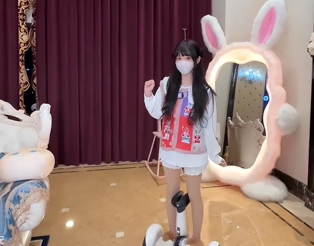 蔡萝莉|刘二狗去蔡萝莉家，女方穿安全裤接客引争议，满屋零食让人羡慕！