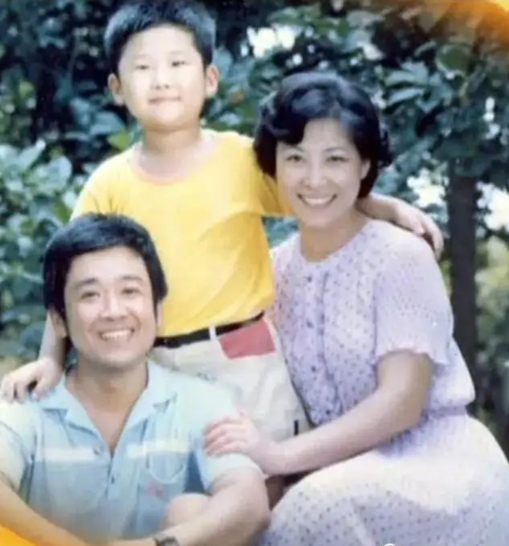 王骁|王馥荔罕见和儿子王骁同框出镜,王骁俊朗帅气,不拼颜值拼演技