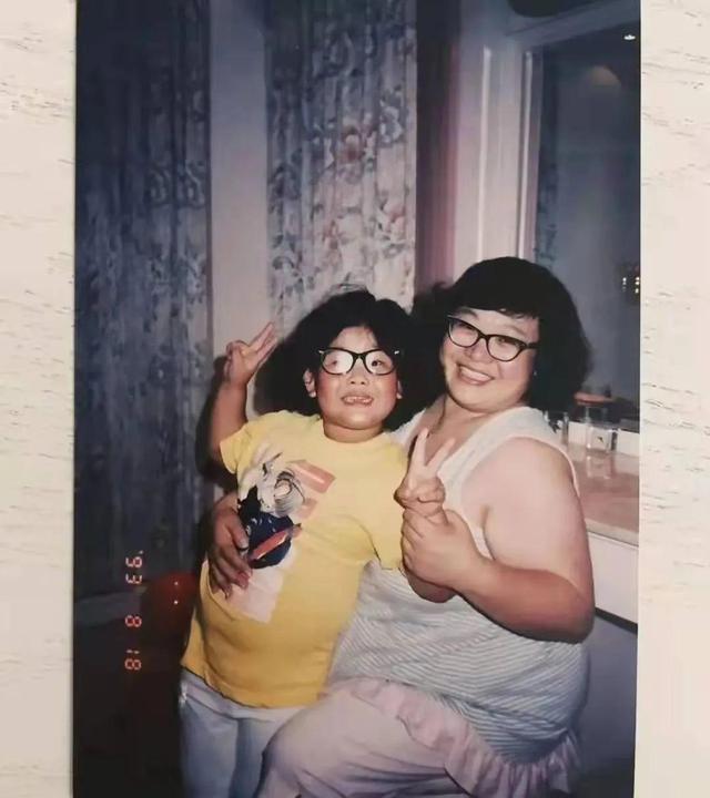 郑欣宜|大放异彩！35岁郑欣宜红馆开唱，瘦了4个码的她终于走上人生巅峰