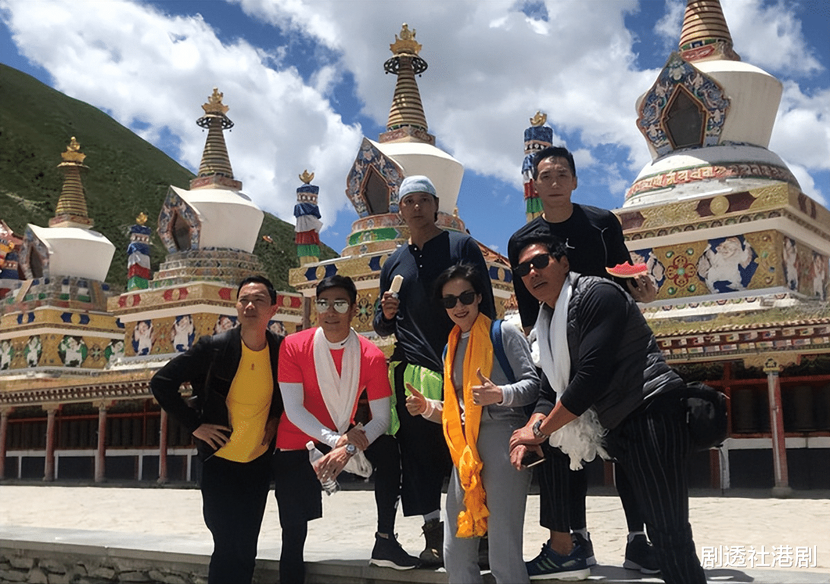 莫少聪|十年未见！61岁知名港星身兼父职供弟弟读书，近年洗心革面做公益