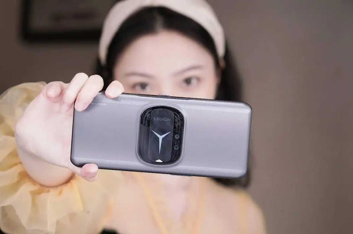 soa|顶尖旗舰产品,SSD磁盘阵列+骁龙8 Gen1,4999元还卖断货