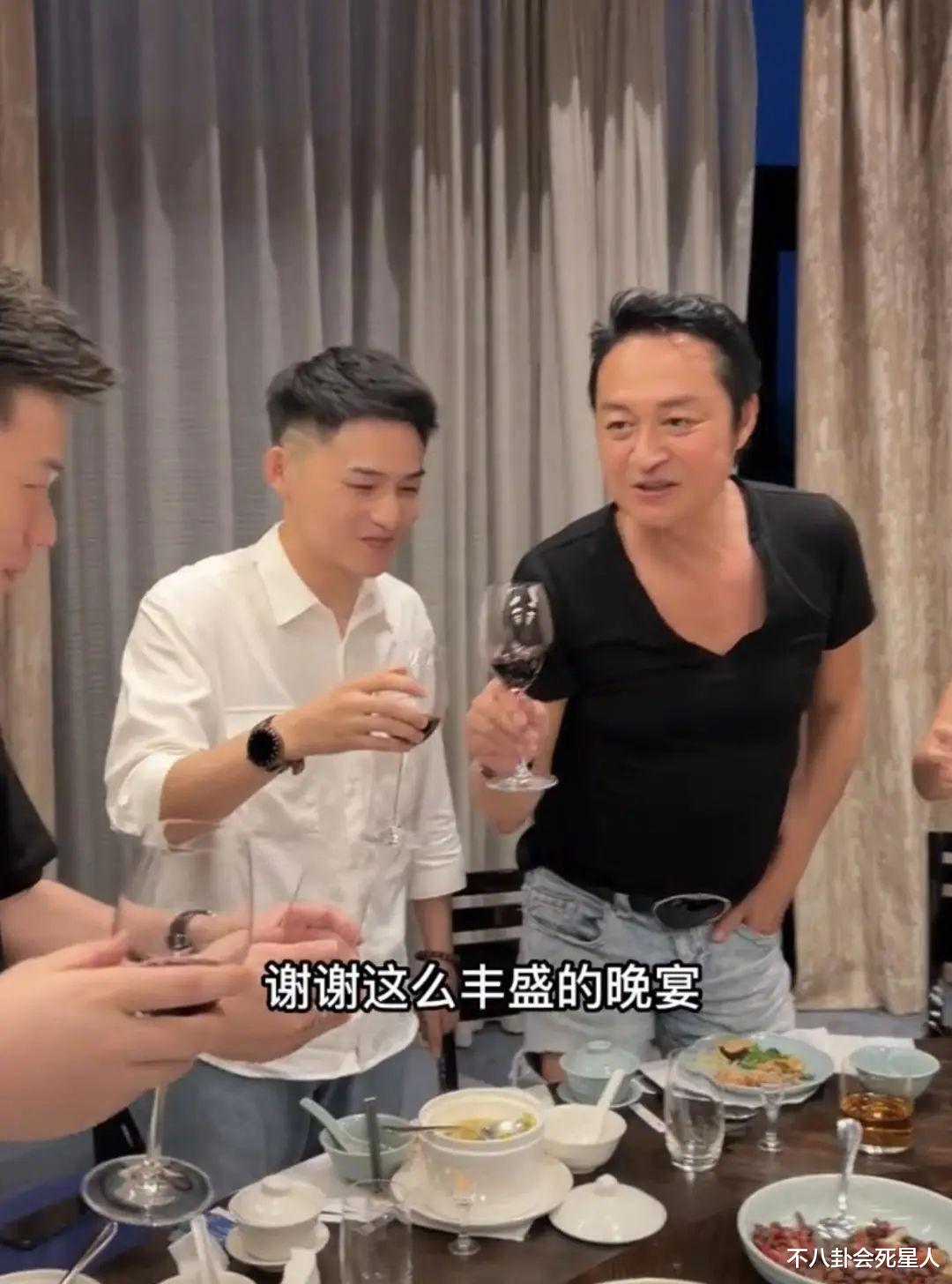 汤镇业|年轻时个个是神颜,一夜之间“变”丑了,这14位明星太可惜了