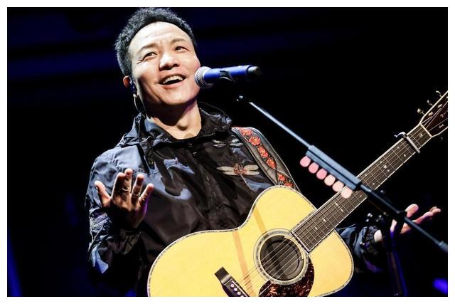 许巍|歌手许巍：与初恋结婚24年无子女，如今54岁仍被叫“许少年”