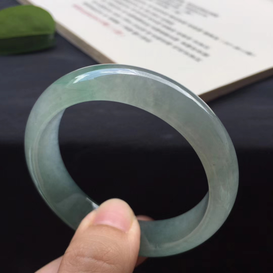 翡翠|人人都能拥有的亲民款翡翠—油青种，你买贵了吗？