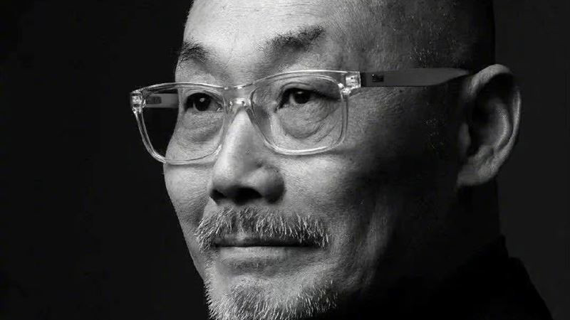 |知名导演何平罹癌“无预警猝逝”！享寿65岁，家属证实悲曝死因