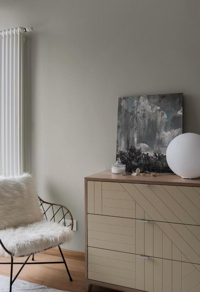 超喜欢米灰配原木色调,带来温暖感受,一家三口的生活和和美美