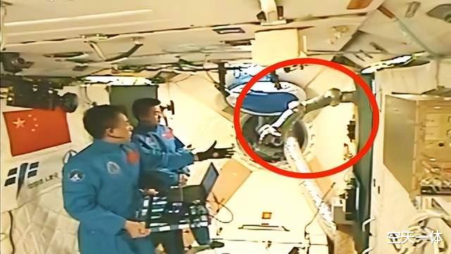 我国空间站将装备第三套机械臂,操作精度5微米,能给细胞做手术