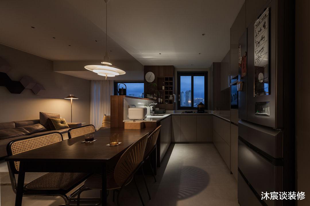 别人是尽量扩大室内,她却缩小面积,想不到更实用,全屋简约高级