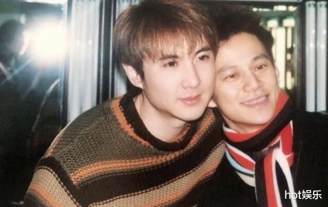 沈腾|沈腾瘦回校草,徐峥则越来越肿,宽大工装依然难掩滚圆大肚