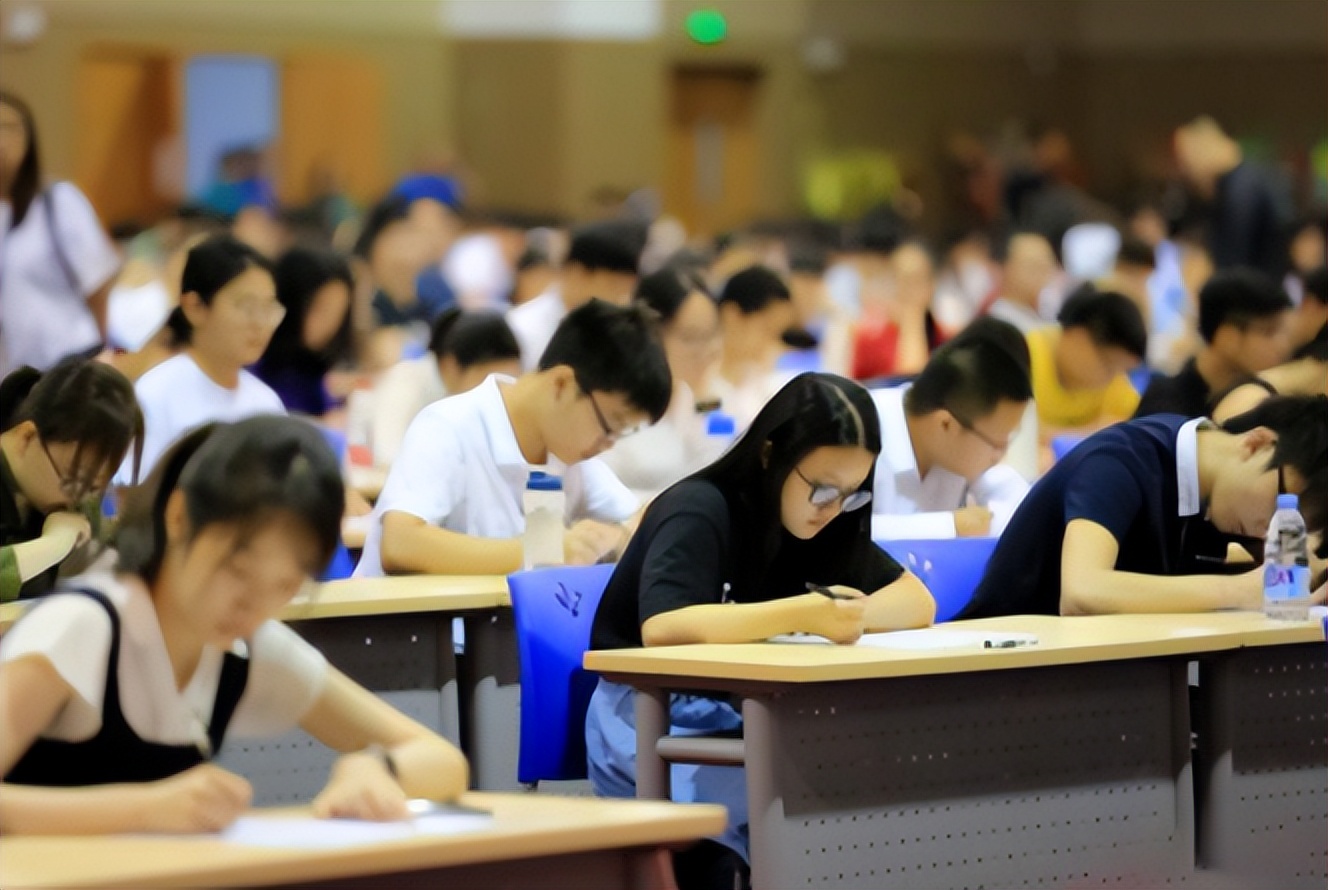 高校|不愁找工作的3个专业,毕业生各个单位抢着要,22届考生不妨试试