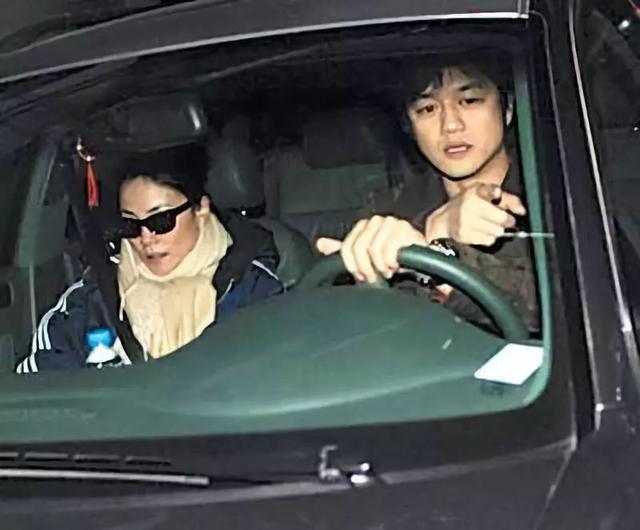 王菲|王菲和周迅，串起了半个娱乐圈的“风流往事”